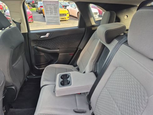 Used 2020 Ford Escape SE image 16
