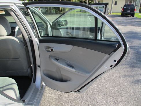 Used 2011 Toyota Corolla LE image 18