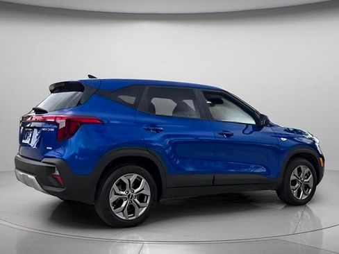Used 2024 Kia Seltos LX AWD/4WD image 6