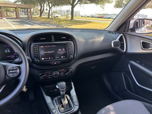 Used 2025 Kia Soul LX w/ LX Technology Package image 30