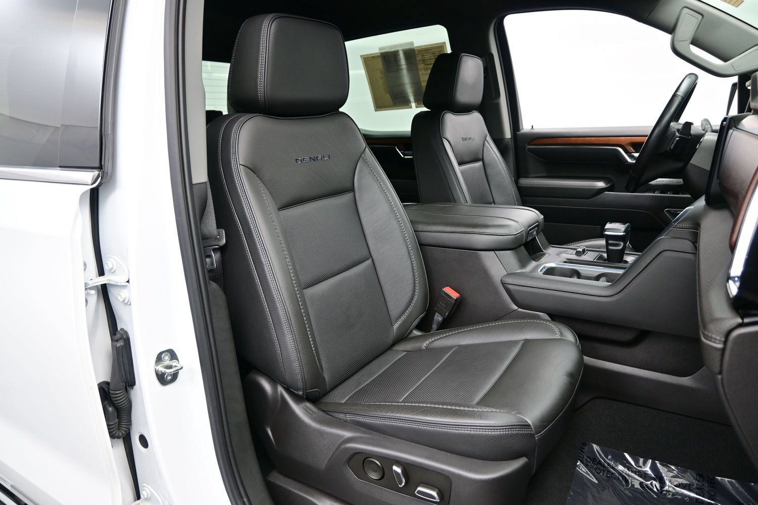 Used 2023 GMC Sierra 1500 Denali w/ Technology Package AWD/4WD image 13