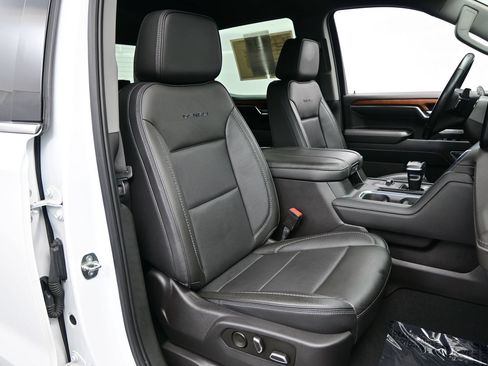 Used 2023 GMC Sierra 1500 Denali w/ Technology Package AWD/4WD image 13