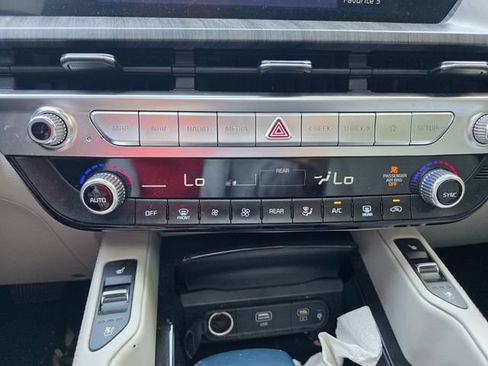 Used 2024 Kia Telluride EX FWD image 22