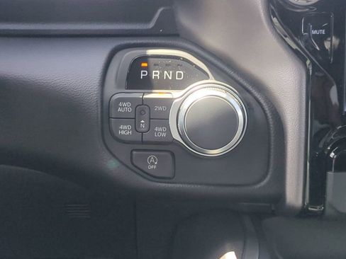 New 2026 RAM 1500 4x4 Crew Cab image 19