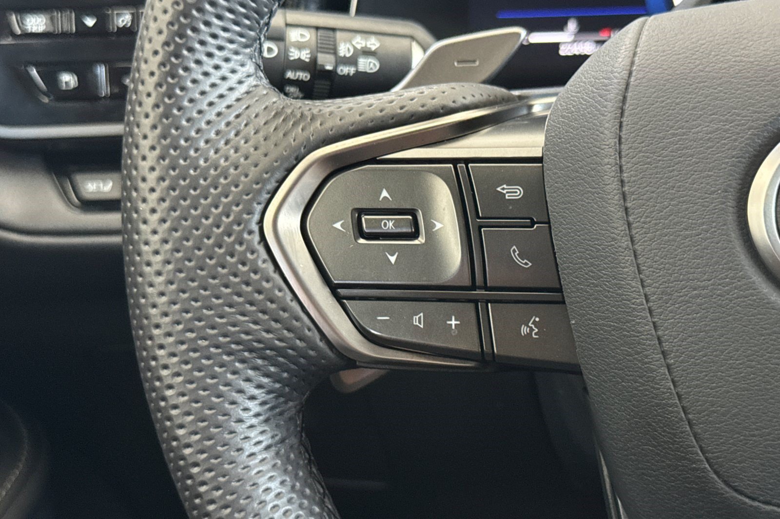 Used 2025 Lexus TX 500h AWD w/ Technology Package image 32