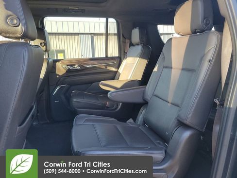 Used 2021 GMC Yukon XL Denali w/ Denali Premium Package AWD/4WD image 10