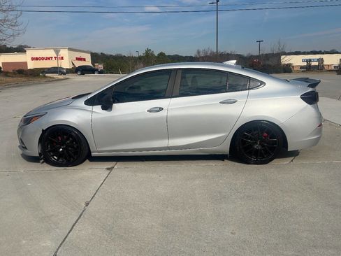 Used 2016 Chevrolet Cruze LT image 12
