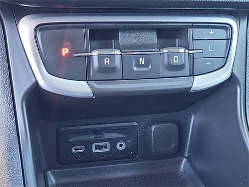 Used 2024 GMC Terrain SLT image 16