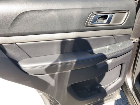 Used 2019 Ford Explorer XLT w/ Equipment Group 202A image 9