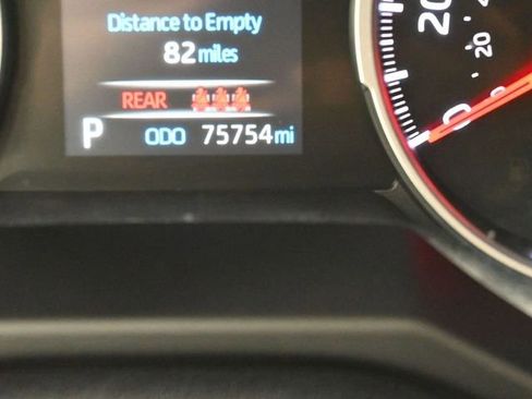 Used 2022 Toyota RAV4 LE FWD image 14