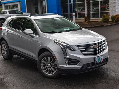 Used 2017 Cadillac XT5 Luxury w/ Driver Awareness Package AWD/4WD image 2