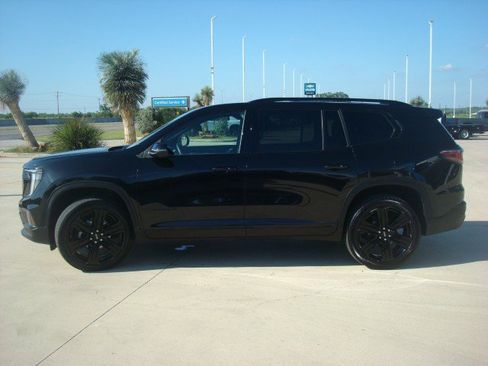 Used 2025 GMC Acadia Elevation w/ Elevation Premium Package FWD image 4