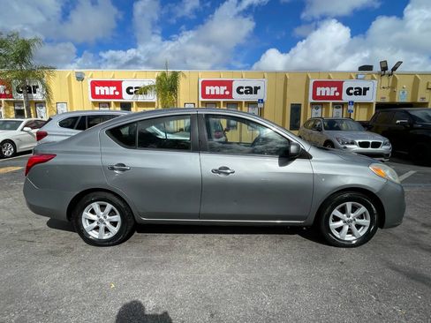 Used 2012 Nissan Versa SL image 6