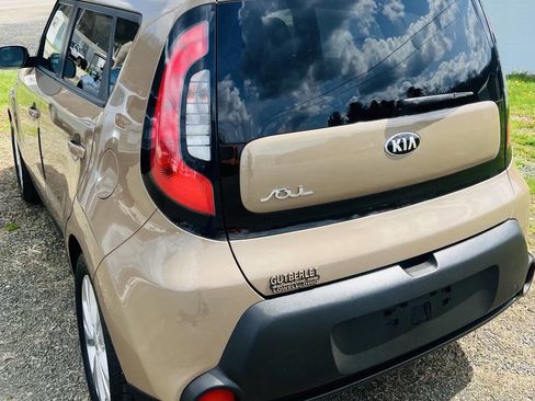 Used 2014 Kia Soul + image 9