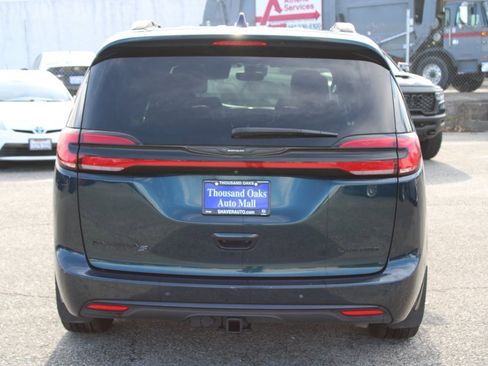 Used 2023 Chrysler Pacifica Limited w/ S Appearance Package image 5
