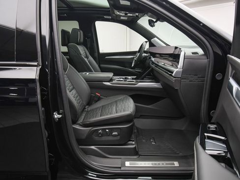 Used 2025 Cadillac Escalade V w/ LPO, ONYX Package image 54