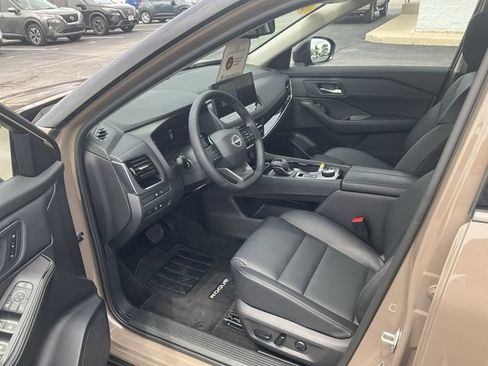 Used 2025 Nissan Rogue SL w/ Tech Package AWD/4WD image 10