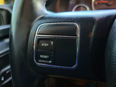 Used 2018 Jeep Wrangler Unlimited Sahara AWD/4WD image 14