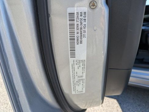 Used 2021 Chrysler Pacifica Touring-L w/ S Appearance Package image 15