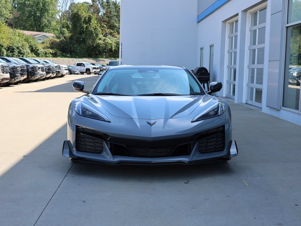 Used 2025 Chevrolet Corvette Z06 w/ Z07 Performance Package RWD image 5