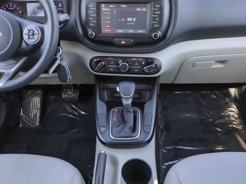 Used 2020 Kia Soul LX FWD image 17