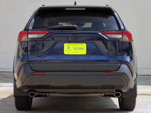 Used 2021 Toyota RAV4 XLE w/ Convenience Package FWD image 10