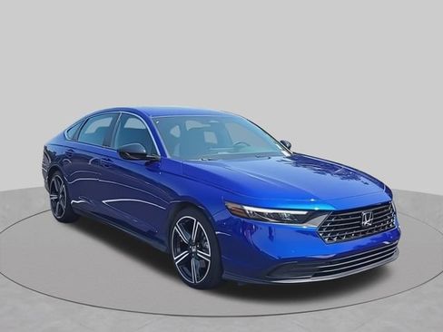 Used 2023 Honda Accord Sport image 2