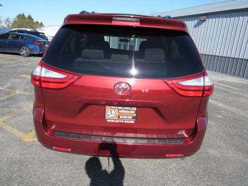 Used 2016 Toyota Sienna LE image 5