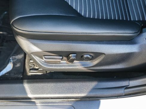 Used 2023 Toyota Camry SE image 20