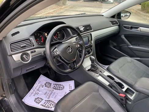 Used 2019 Volkswagen Passat 2.0T Wolfsburg image 11