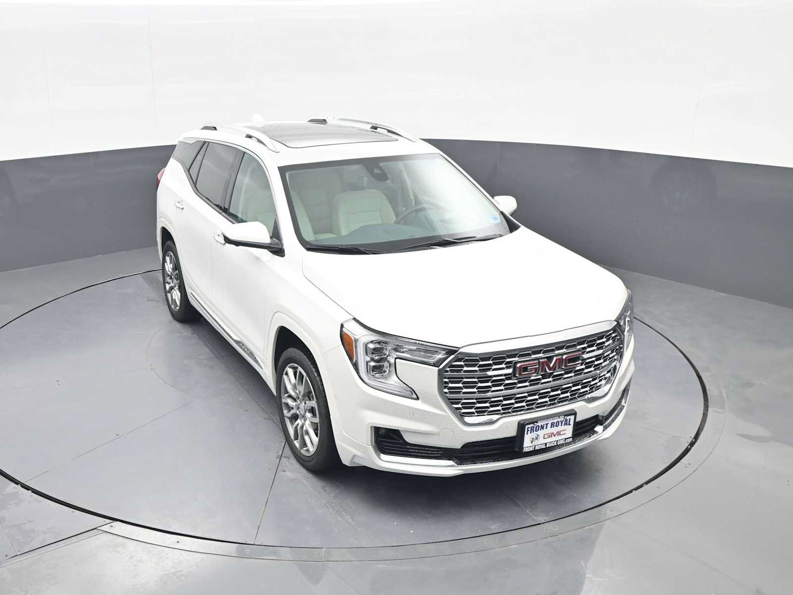 Used 2024 GMC Terrain Denali w/ Denali Premium Package AWD/4WD image 40