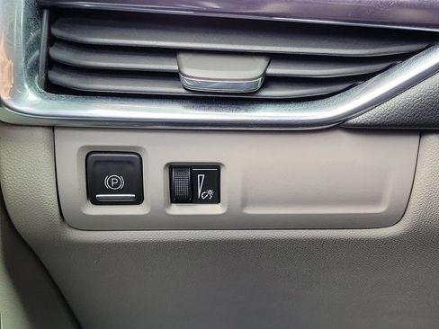 Certified 2023 Cadillac XT4 Luxury w/ Cold Weather Package FWD image 16