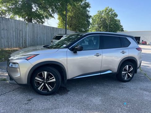 Used 2021 Nissan Rogue SL w/ Premium Package FWD image 1