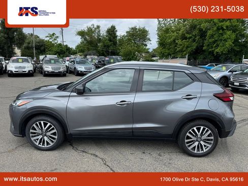 Used 2021 Nissan Kicks SV image 2