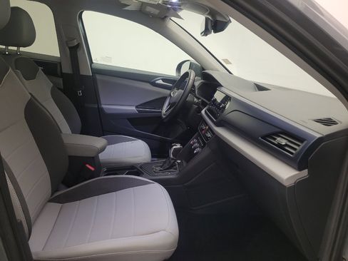 Used 2023 Volkswagen Taos SE w/ Panoramic Sunroof Package FWD image 21