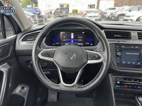Used 2022 Volkswagen Tiguan SE w/ Panoramic Sunroof Package AWD/4WD image 14