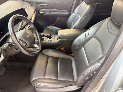 Used 2025 Cadillac XT4 Premium Luxury FWD image 5