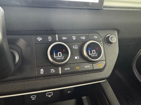 Used 2023 Land Rover Defender 90 X-Dynamic SE image 20