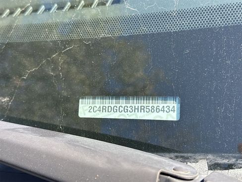 Used 2017 Dodge Grand Caravan SXT image 2