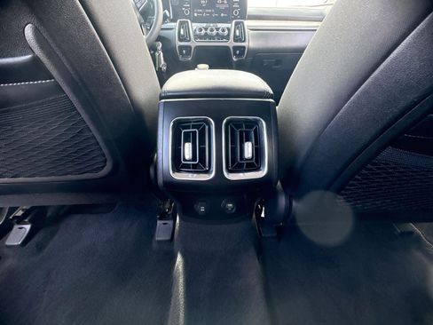 Used 2023 Kia Sorento LX image 12
