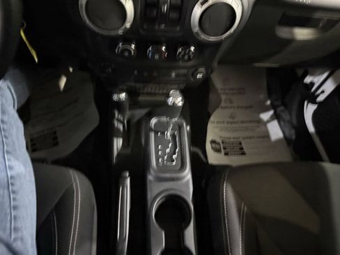 Used 2018 Jeep Wrangler Unlimited Sahara w/ Connectivity Group image 21