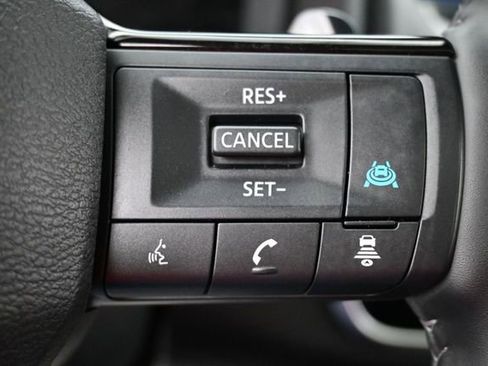 Used 2025 Nissan Rogue Platinum w/ Platinum Premium Package FWD image 17