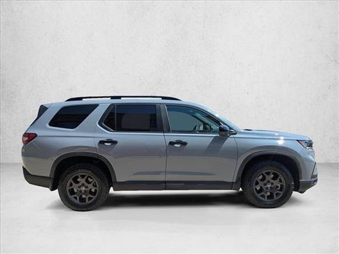 Used 2024 Honda Pilot TrailSport image 4