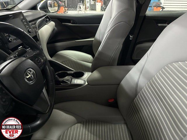 Used 2024 Toyota Camry SE FWD image 3