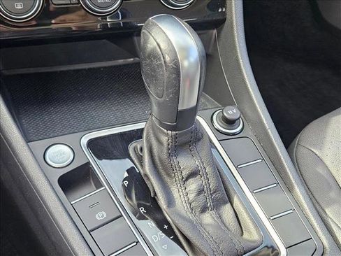 Used 2020 Volkswagen Jetta SE w/ SE Cold Weather Package image 12