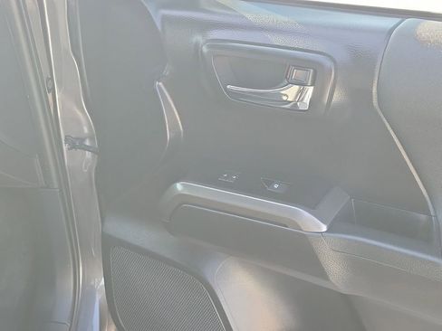 Used 2019 Toyota Tacoma TRD Off-Road image 48