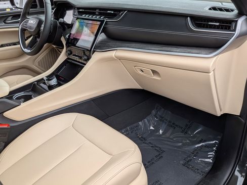 Certified 2024 Jeep Grand Cherokee Limited w/ Black Appearance Package image 38