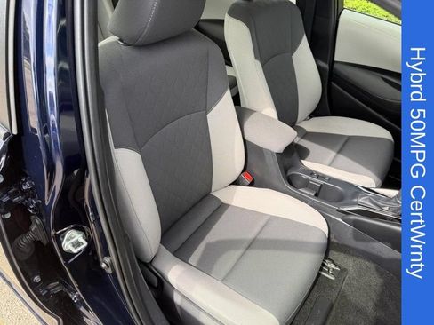 Used 2025 Toyota Corolla LE FWD image 11