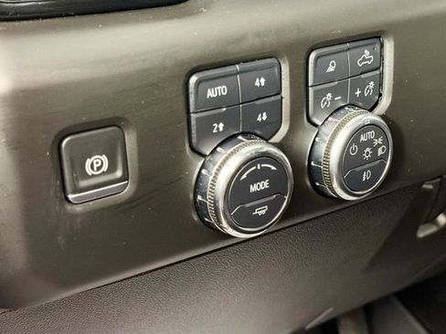 Used 2025 GMC Sierra 2500 AT4 w/ AT4 Premium Plus Package AWD/4WD image 10