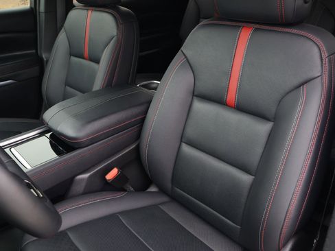 Used 2024 Chevrolet Traverse RS image 15